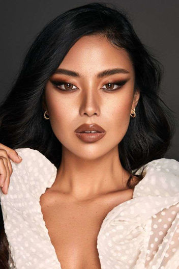 Bella One Day Almond Brown colour contact lenses with 55% water content